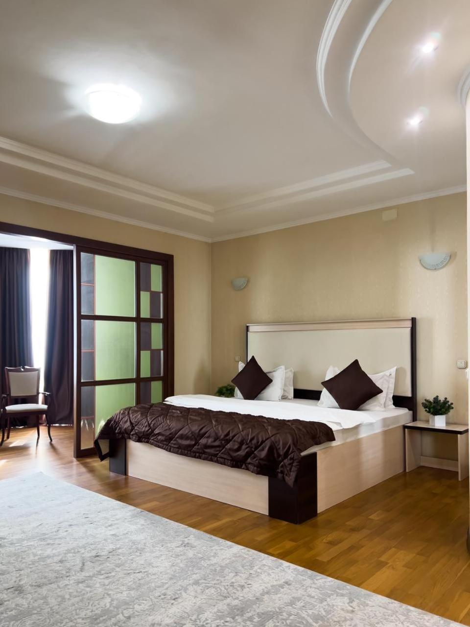 Apartment 5 อัลมาตี ภายนอก รูปภาพ